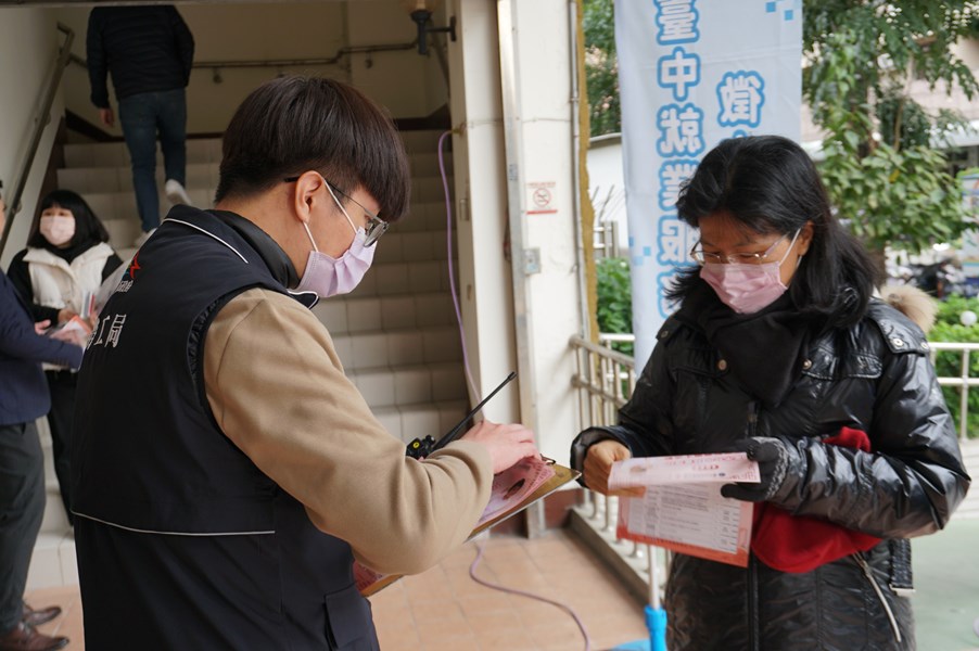 活動會場(就服員指引民眾入場)