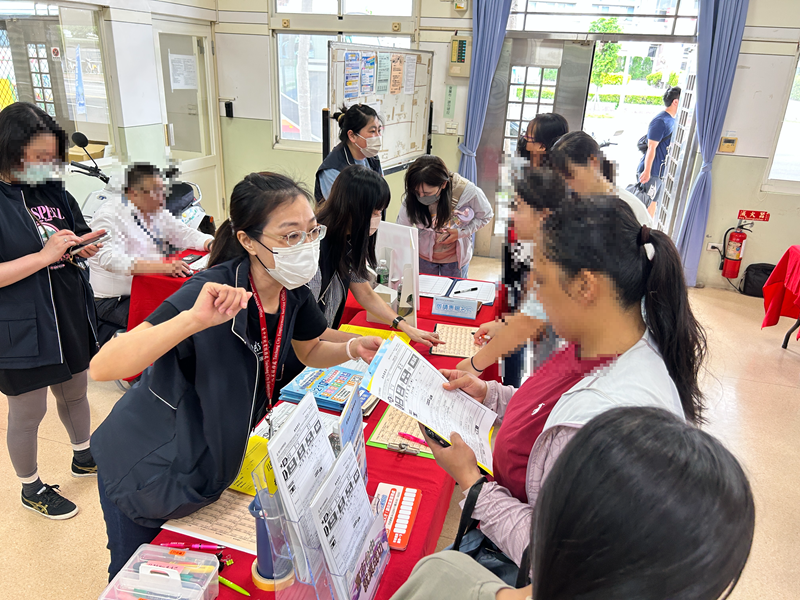 求職民眾報到及說明活動流程等