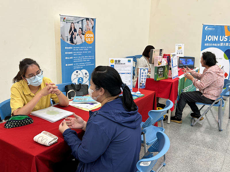 16-廠商與求職民眾面試情形