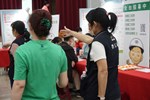 指引民眾到正確地點面試
