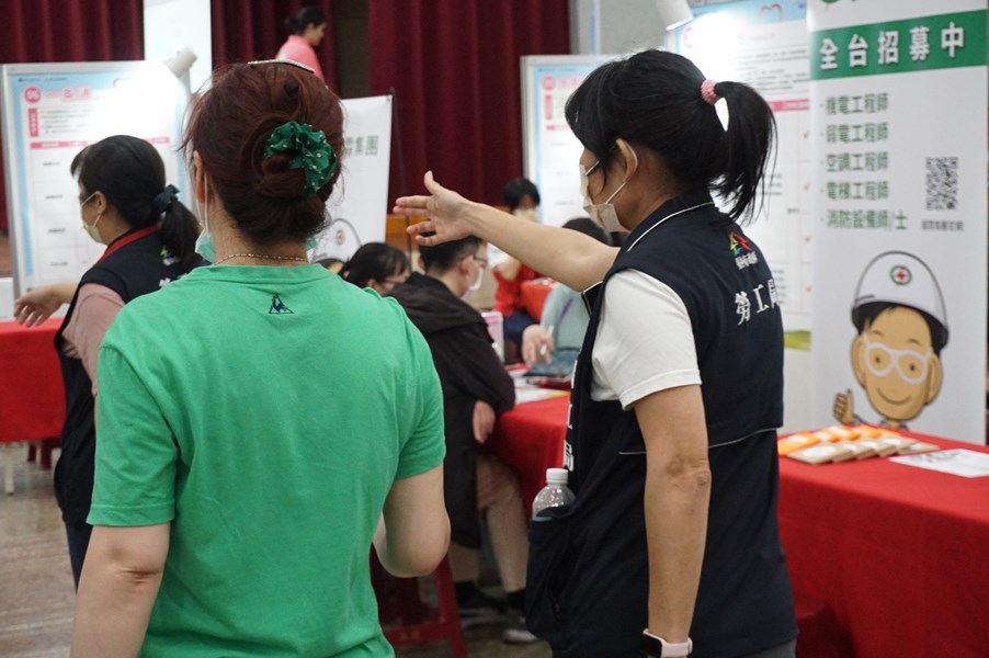 指引民眾到正確地點面試