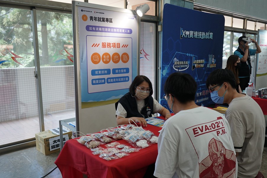 現場進行婦女就業獎勵宣導