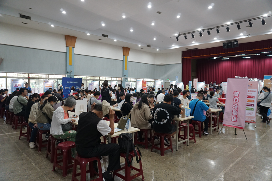 民眾填寫履歷資料情形