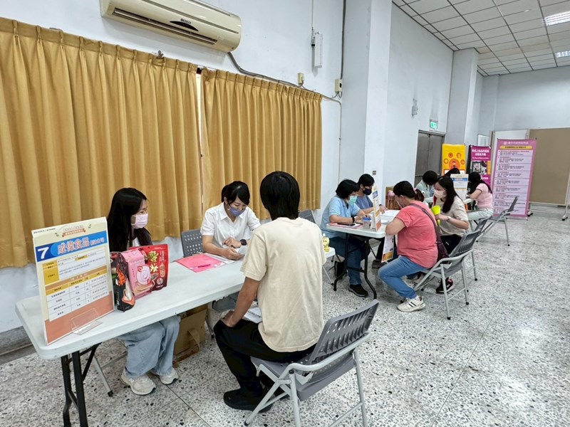 徵才活動廠商設攤面試