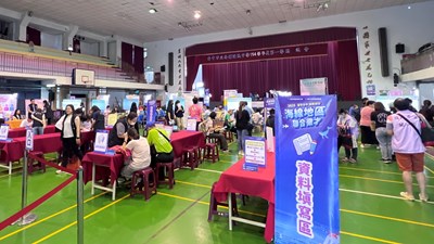 活動現場湧入許多求職人潮