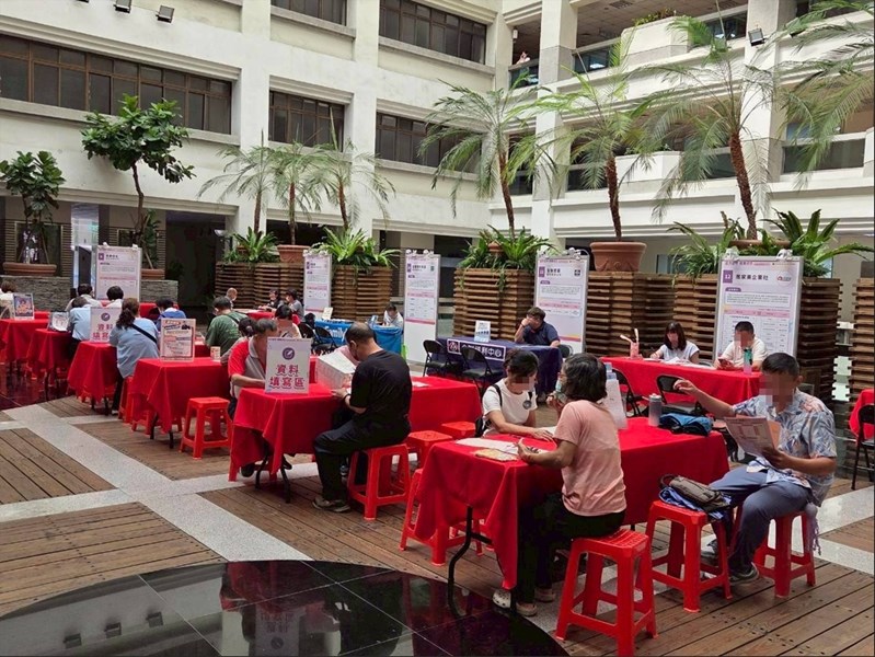 徵才活動吸引市民朋友前來尋職2