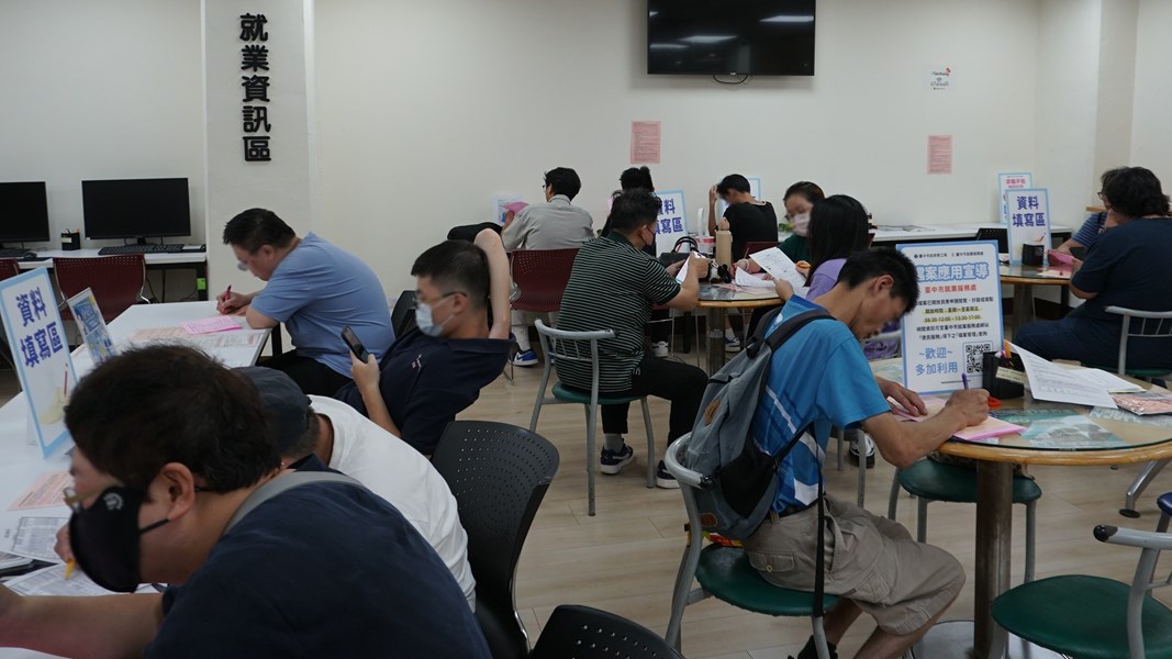 民眾踴躍參加徵才活動