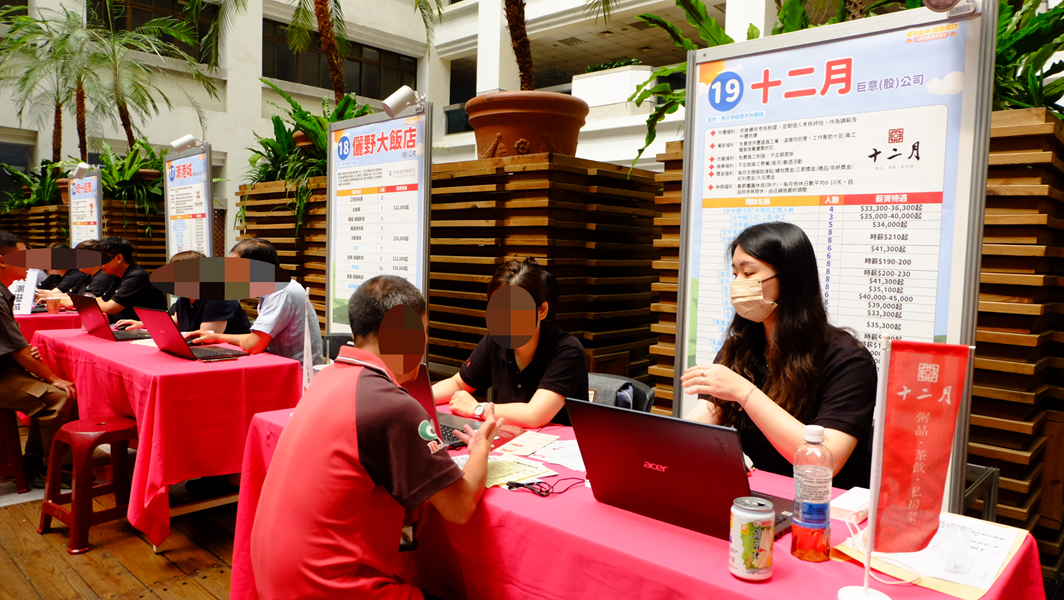 28公司人資向求職民眾說明工作內容