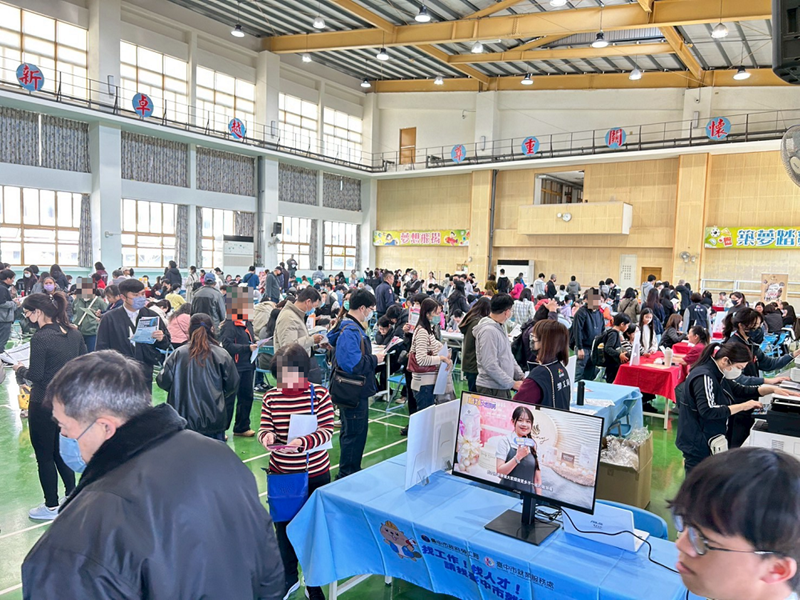 07-活動現場求職民眾參加踴躍