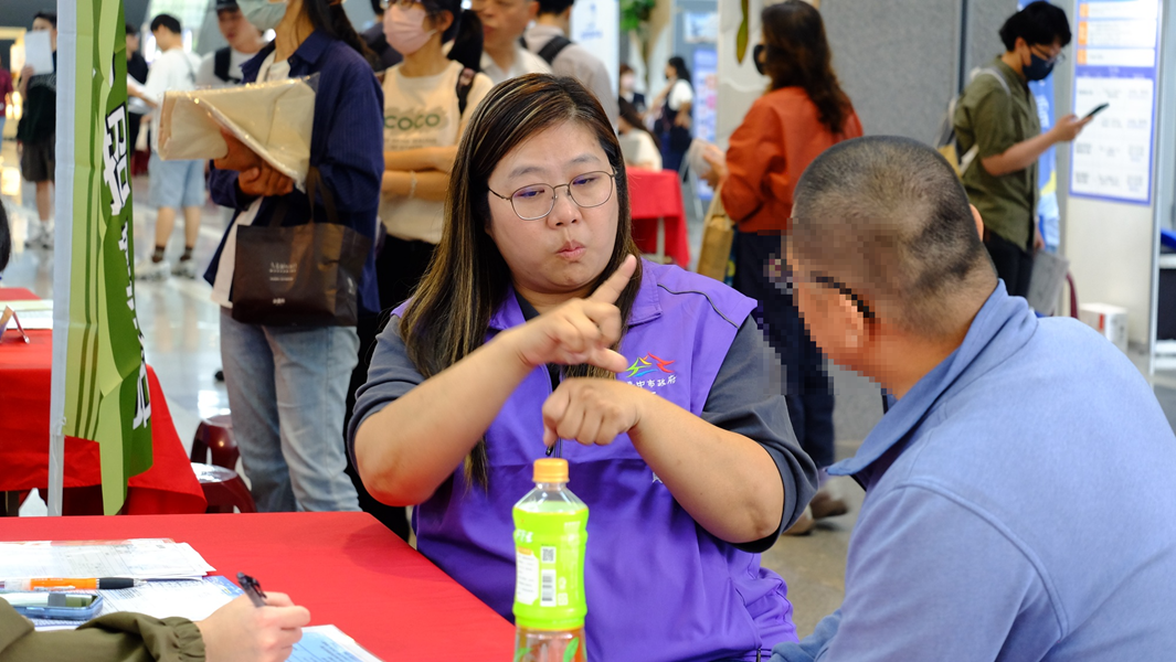 14-現場提供身心障按求職者手語翻譯服務