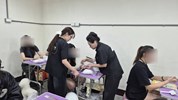 職場導師細心指導學員操作