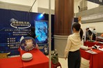 民眾體驗AR穿搭系統