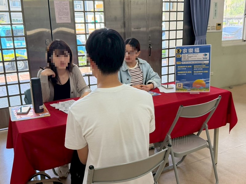 7廠商與求職民眾面試情形及說明福利制度等