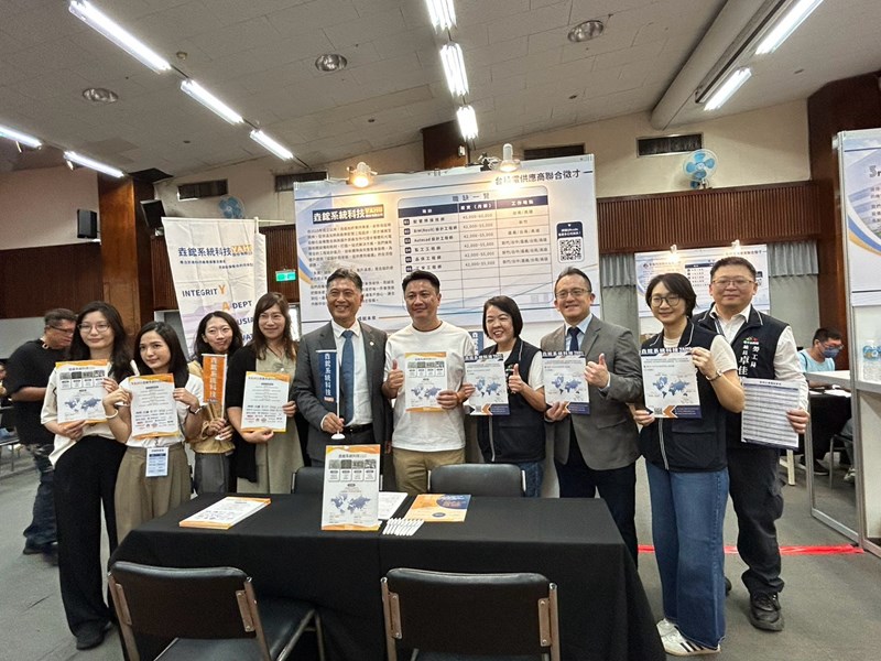 14-台積電資材管理組織郭坤臟副處長、台積電慈善基金會執行長彭冠宇、臺中市政府勞工局局長林淑媛、臺中市就業服務處處長陳靖玟與垚鋐系統科技(股)公司合影