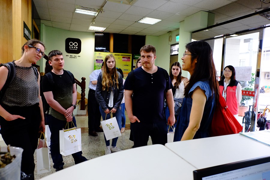 17-德國HdBA學生參訪-豐原站1F接待台流程介紹