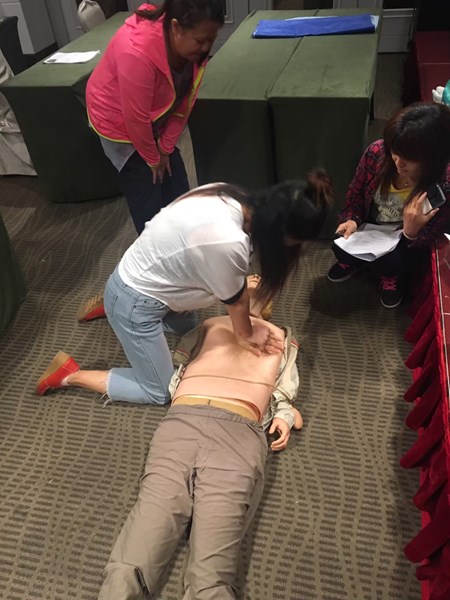 導師示範CPR