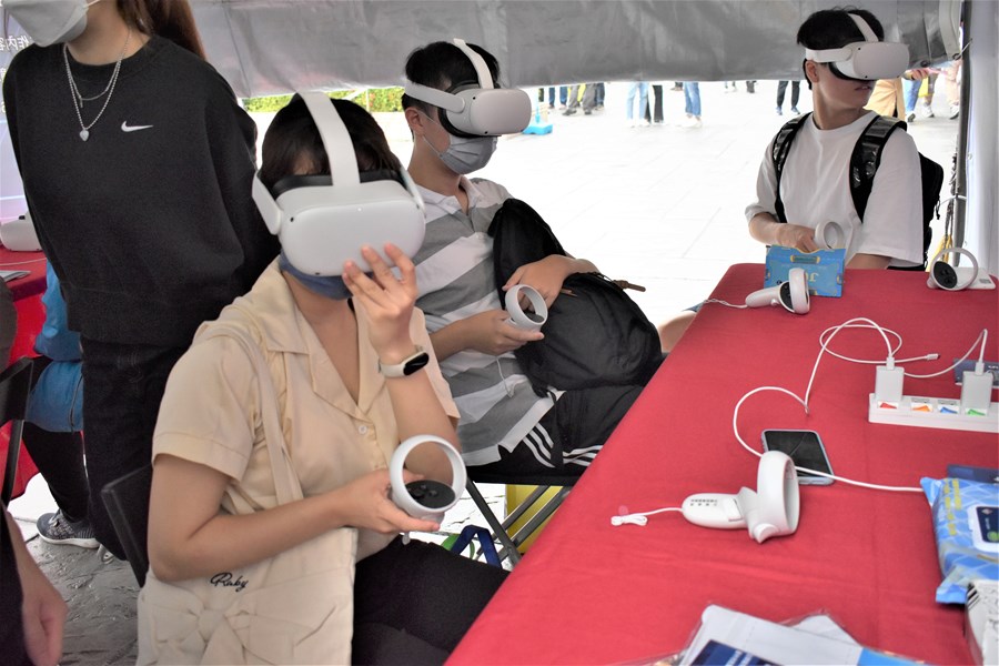 求職者體驗VR360度職場接軌系統